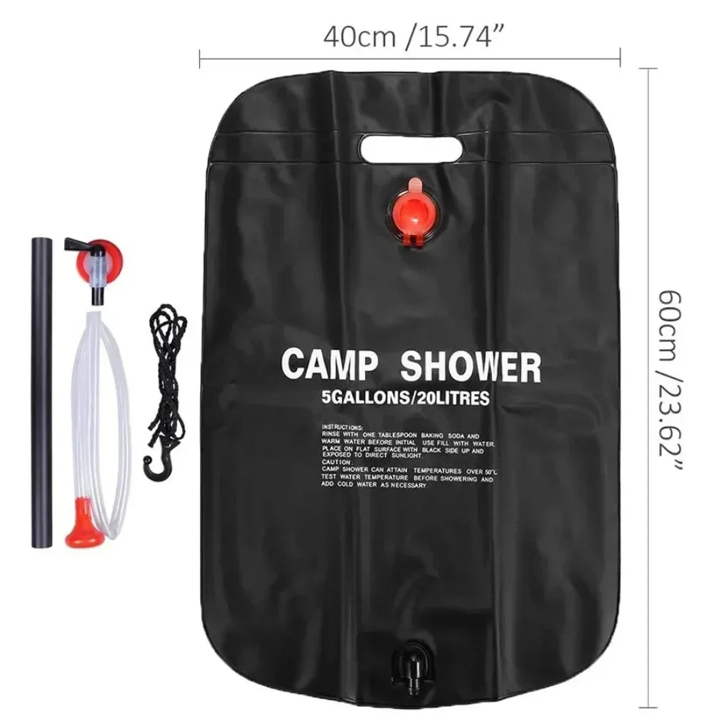 Douche solaire en situation de camping